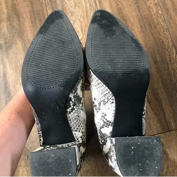 Madden Girl Boots womenโs sz 8.5M, Snake print heeled point toe chunky bootie - Picture 7 of 7